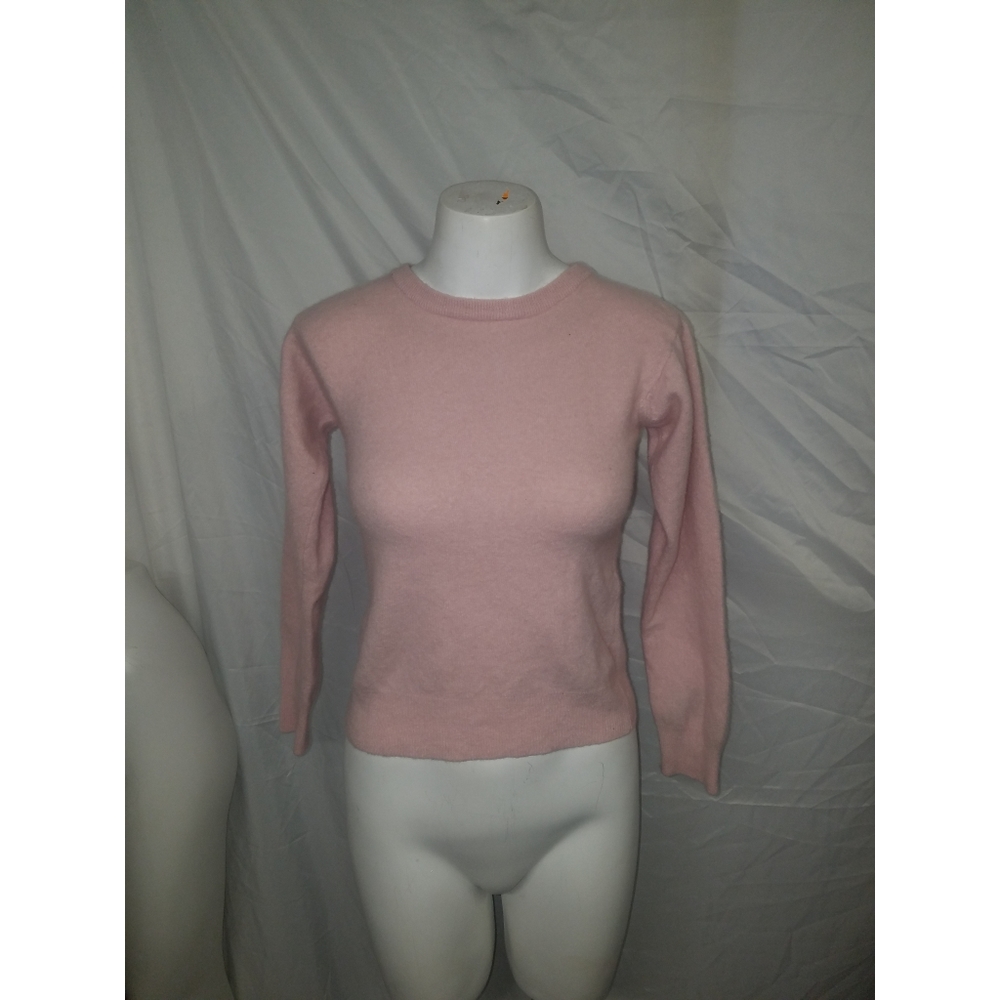Lord & Taylor pink cashmere sweater